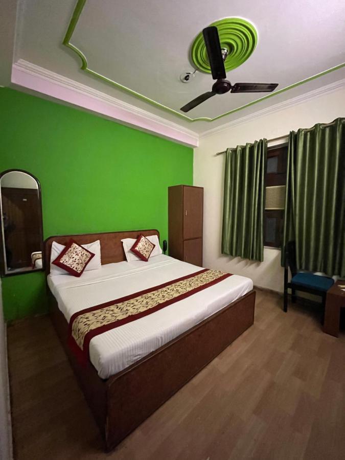 Hotel Crystal Inn Plaza At Delhi Airport Bed & Breakfast New Delhi, India